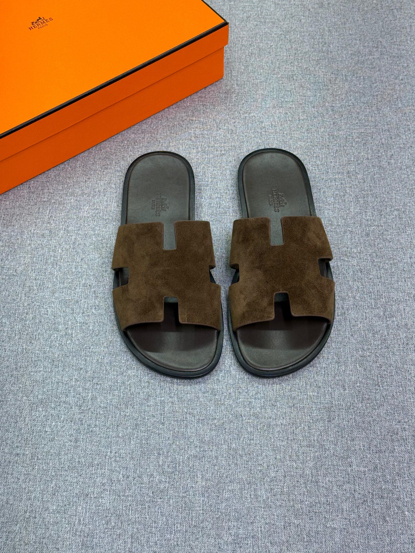 Hermès Izmir sandal for men iconic "H" cut-out design suede Chocolate
