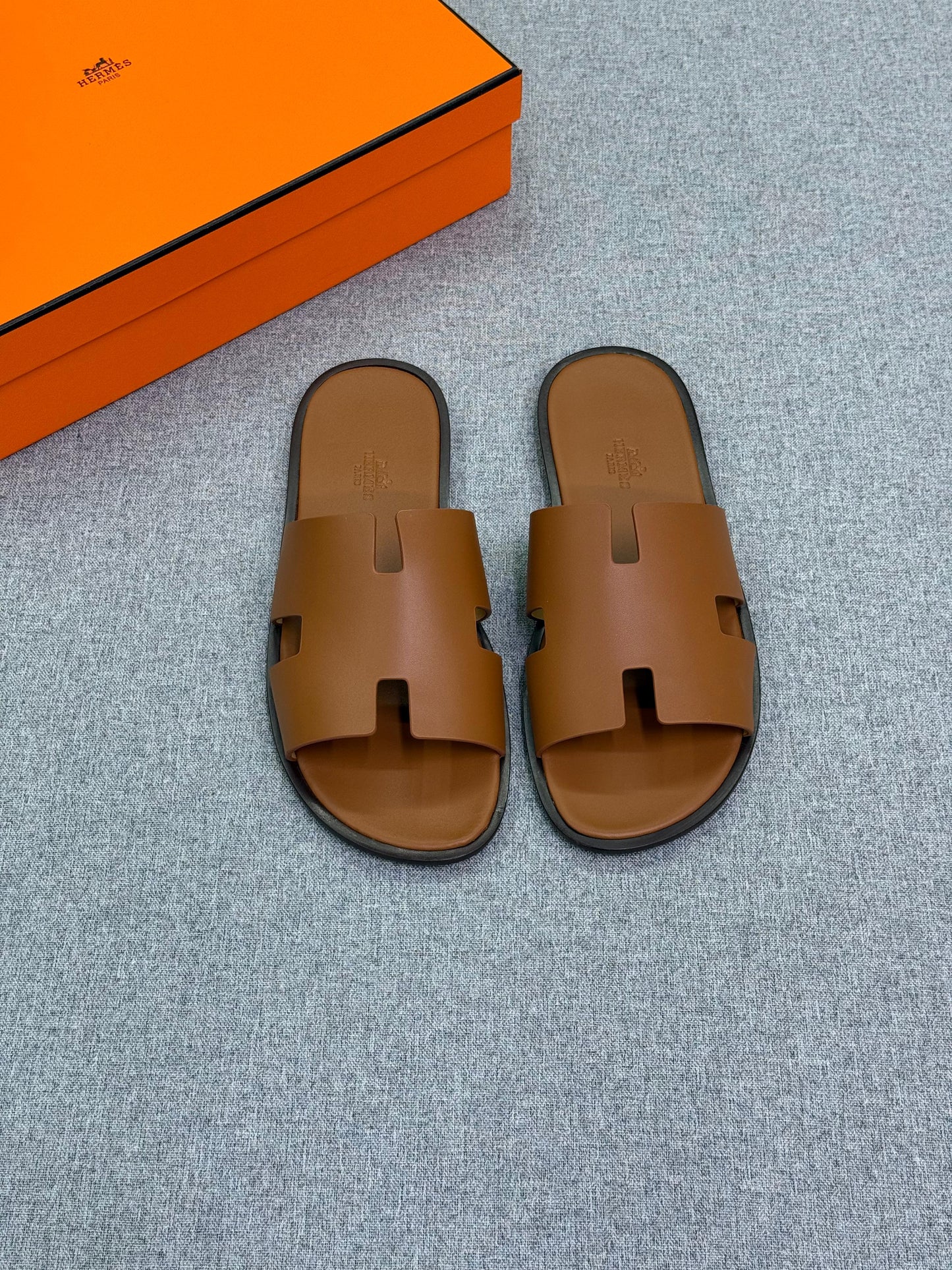 Hermès Izmir sandals for men, crafted in a warm brown "Gold" calfskin leather.