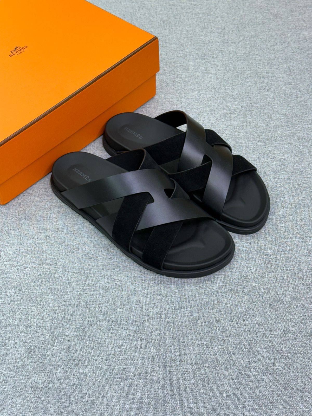 Hermès Chypre Sandal – Black Leather and suede