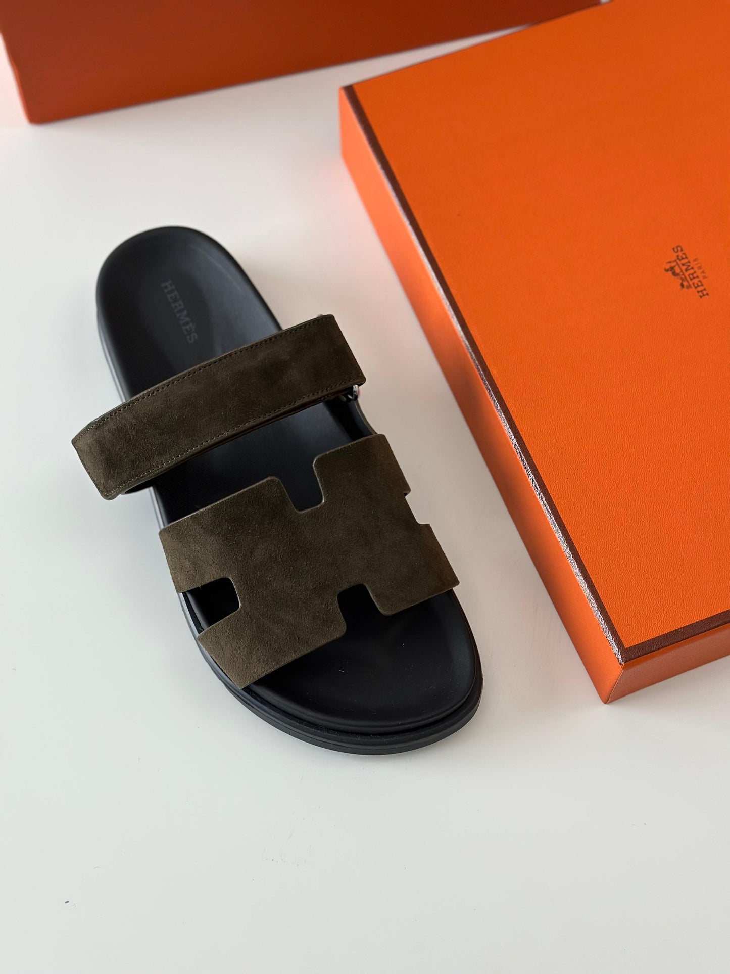 Hermès Chypre Sandal in Green Suede Goatskin – Slip-On with Adjustable Strap”