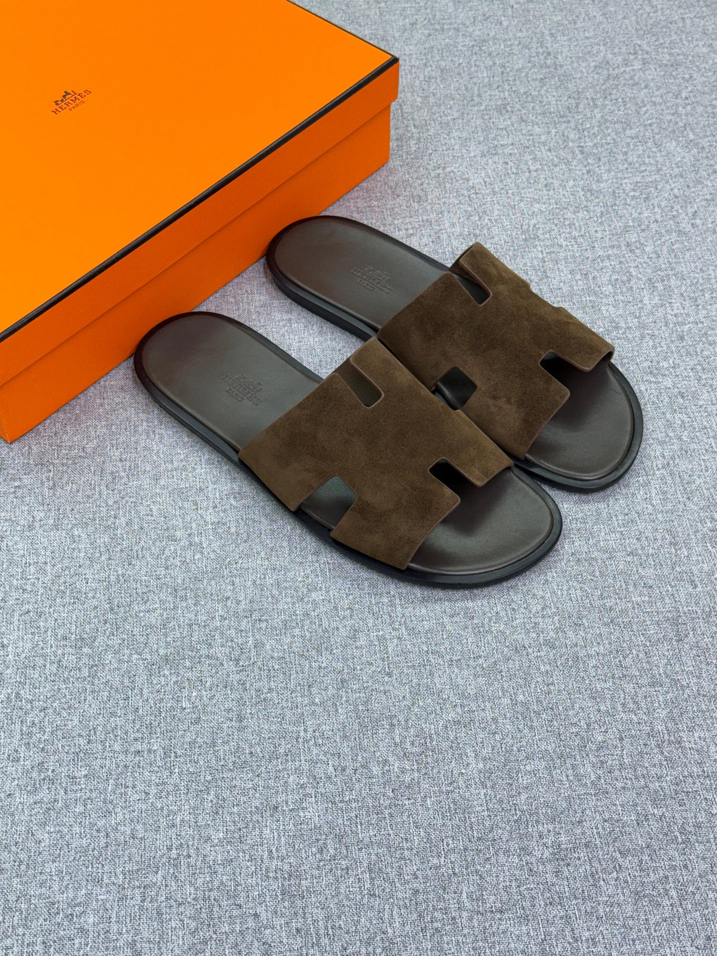 Hermès Izmir sandal for men iconic "H" cut-out design suede Chocolate