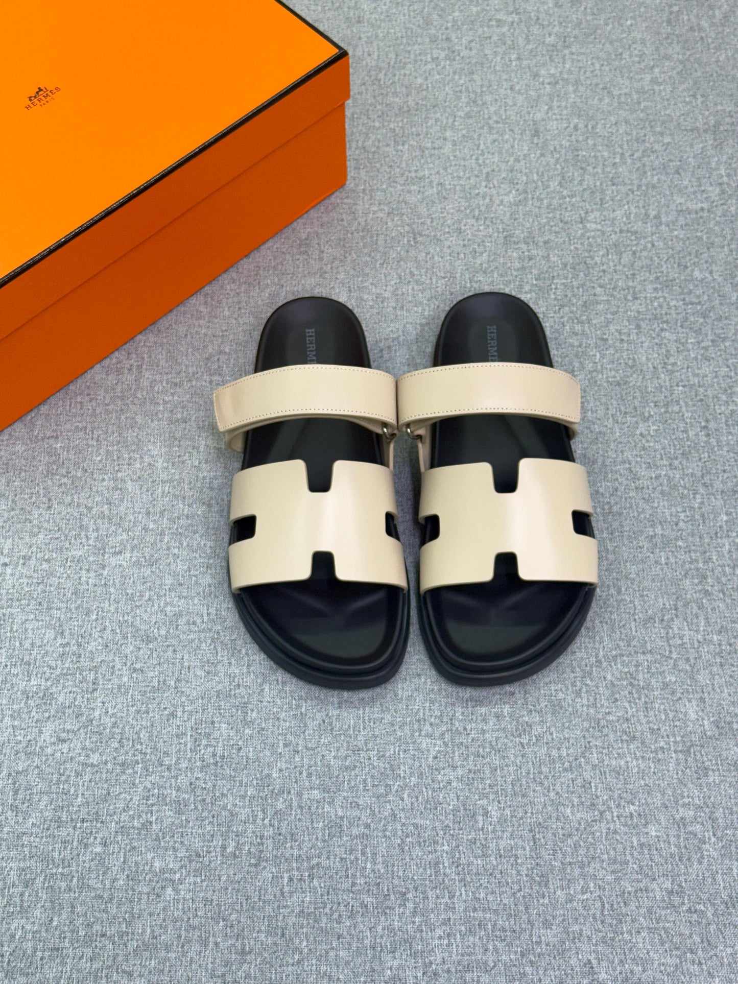 Hermès Chypre sandal in Beige Argile calfskin leather with a black anatomic rubber sole.
