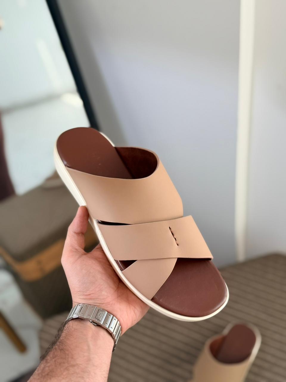 Loro Piana Palm Sandals straps made of supple leather and a lightweight sole.