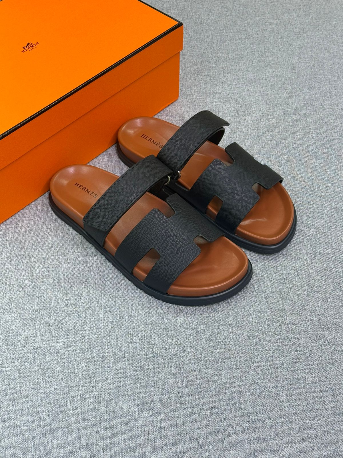 Hermès Chypre sandal  black calfskin straps  rubber sole
