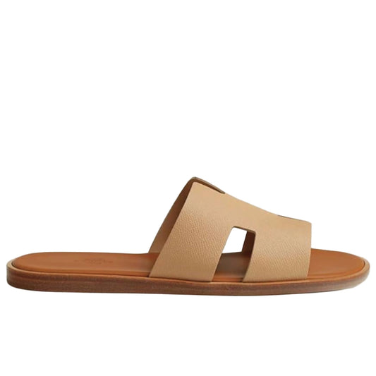 Hermès Izmir men's sandal in beige leather.